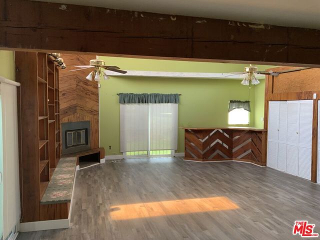 Family room vaulted ceiling