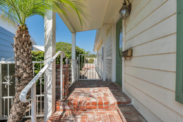 975 W Telegraph Road, Santa Paula CA: https://media.crmls.org/mediaz/3b3afcaa-e779-4eeb-b024-47763f36760d.jpg