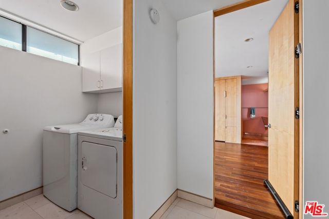 6 Eastwind Street, Marina del Rey CA: https://media.crmls.org/mediaz/3b3b06db-554d-42d7-9d8c-76190e007d4b.jpg