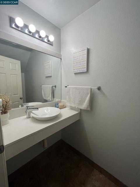 1214 Dover Ln, Tracy CA: https://media.crmls.org/mediaz/3b3b1475-2c0e-4088-82c4-bc301bc503a2.jpg