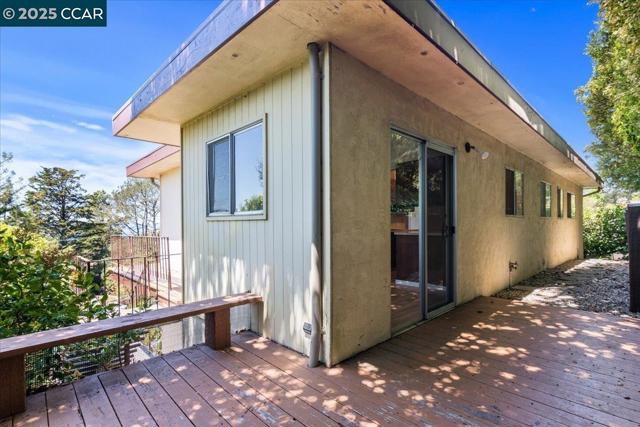 51 Rincon Rd, Kensington CA: https://media.crmls.org/mediaz/3b3bb844-730a-419c-9cc7-5464ff57a800.jpg