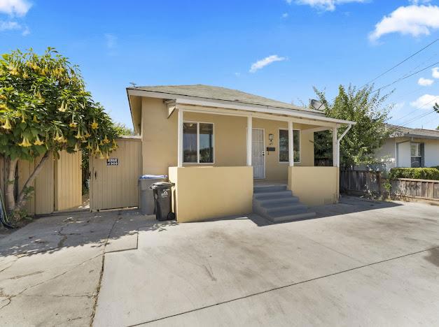 1453 Whitton Avenue, San Jose CA: https://media.crmls.org/mediaz/3b3c9034-a386-4064-bf26-decd336250c1.jpg