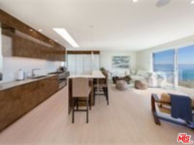 18223 Coastline Drive, Pacific Palisades CA: https://media.crmls.org/mediaz/3b3cd193-083f-46d8-8063-5ddc6dfbf035.jpg