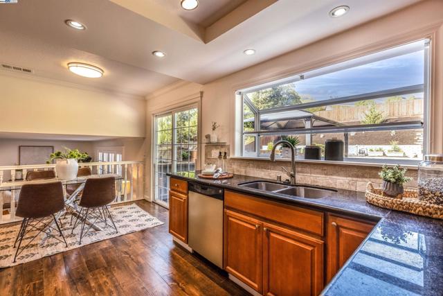 702 Sylvaner Dr, Pleasanton CA: https://media.crmls.org/mediaz/3b3ce406-85c2-433b-bbeb-f25c95b148e5.jpg