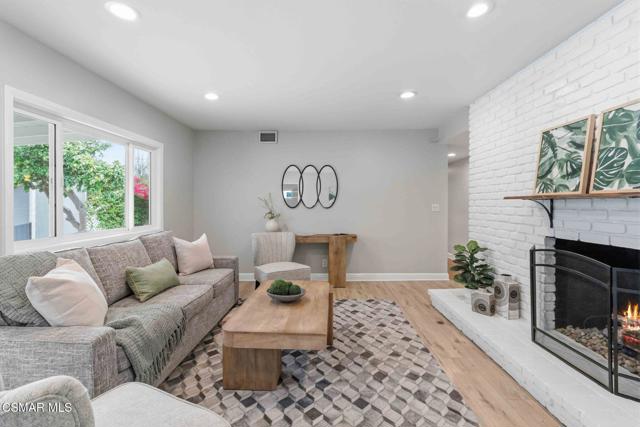 1881 Wellesley Drive, Thousand Oaks CA: https://media.crmls.org/mediaz/3b3ceeb4-6188-4039-801b-0d9ac6f96f5a.jpg