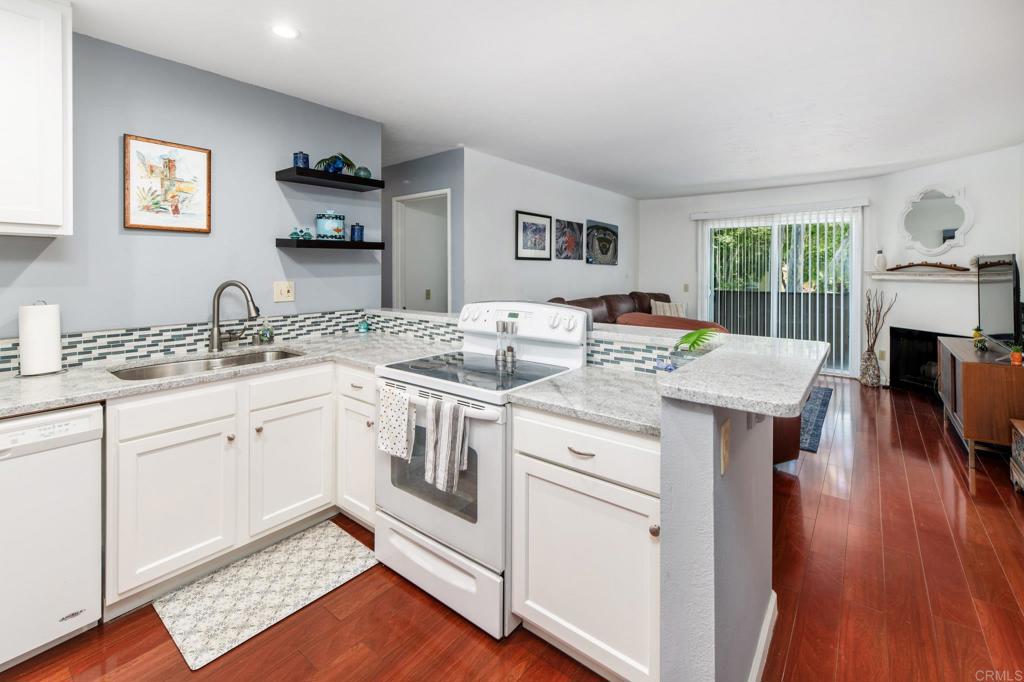 214 Woodland Parkway #206