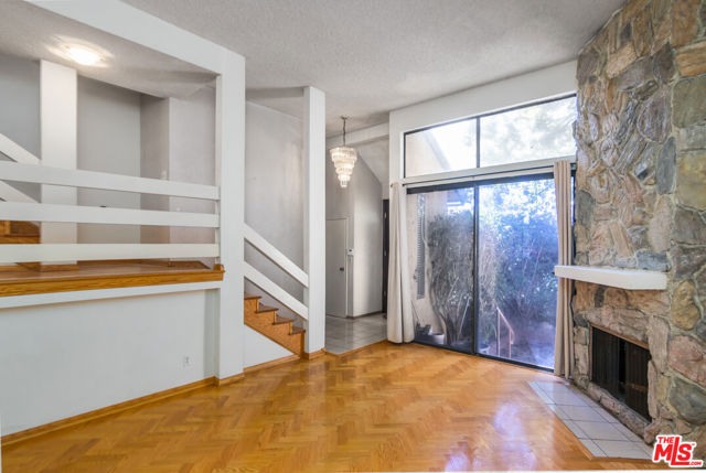 14311 Hartsook Street, Sherman Oaks CA: https://media.crmls.org/mediaz/3b3d4448-8399-45ac-ac23-032e0ecad4a1.jpg