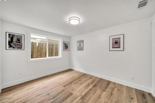 3031 Logan St, Oakland CA: https://media.crmls.org/mediaz/3b3d456b-bbed-4d03-8214-41352399dd45.jpg