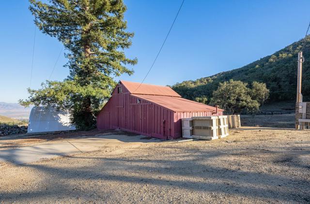 33120 River Road, Gonzales CA: https://media.crmls.org/mediaz/3b3d465c-47a9-434d-a6b9-2cca5d10aff7.jpg