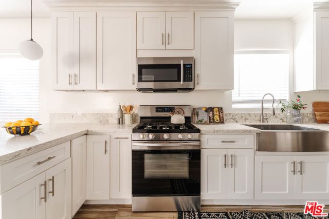 4427 Alumni Avenue, Los Angeles CA: https://media.crmls.org/mediaz/3b3e0e32-4942-42aa-bce6-acced782adb1.jpg