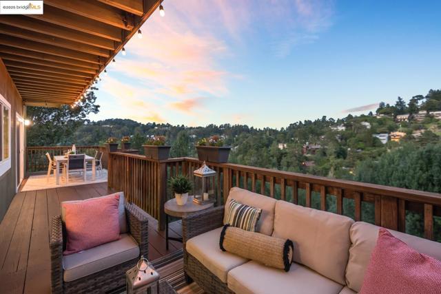 6533 Chelton DR, Oakland CA: https://media.crmls.org/mediaz/3b3e1650-93c9-4c88-b847-fe49d4a40504.jpg