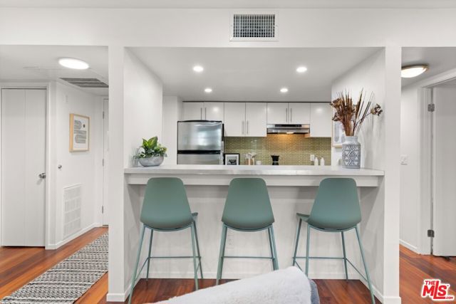 960 Sanborn Avenue, Los Angeles CA: https://media.crmls.org/mediaz/3b3e28b2-b15a-4b90-8cb7-b88d0dd93c19.jpg