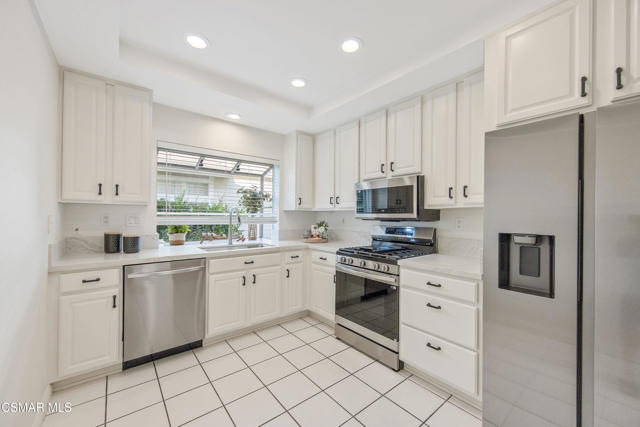 30979 Old Colony Way, Westlake Village CA: https://media.crmls.org/mediaz/3b3e99c6-7cc1-441c-9152-eb625bddc06a.jpg
