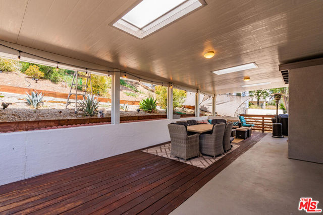 5343 TENDILLA Avenue, Woodland Hills CA: https://media.crmls.org/mediaz/3b3eb477-5078-4d72-8f94-d5c6e2c70e9e.jpg