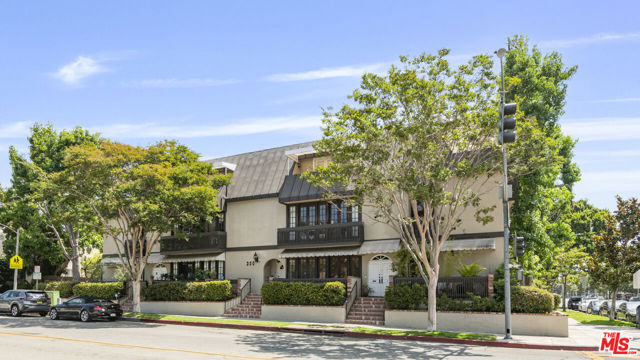 350 S Spalding Drive, Beverly Hills CA: https://media.crmls.org/mediaz/3b3eb694-f6f4-4927-b319-44453ab92020.jpg