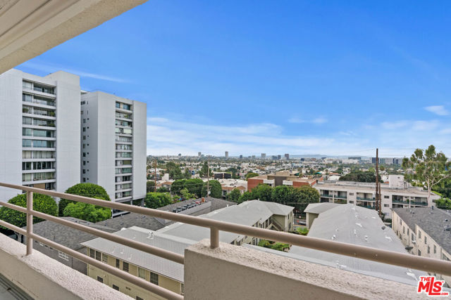 1131 Alta Loma Road, West Hollywood CA: https://media.crmls.org/mediaz/3b3ee4a6-b8e6-4ef6-a198-e09c350f39c7.jpg