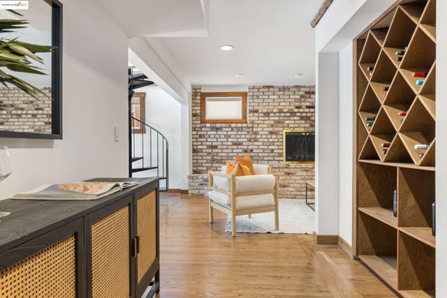 769 Santa Ray Ave, Oakland CA: https://media.crmls.org/mediaz/3b3f013b-37ec-41b1-bc5e-3f8edcb1efdd.jpg