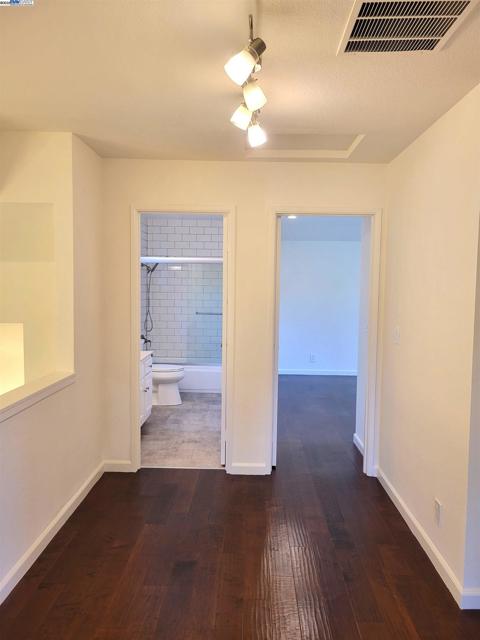 17089 Columbia Dr, Castro Valley CA: https://media.crmls.org/mediaz/3b3f3629-10c7-4fac-9139-dee82cf2da40.jpg