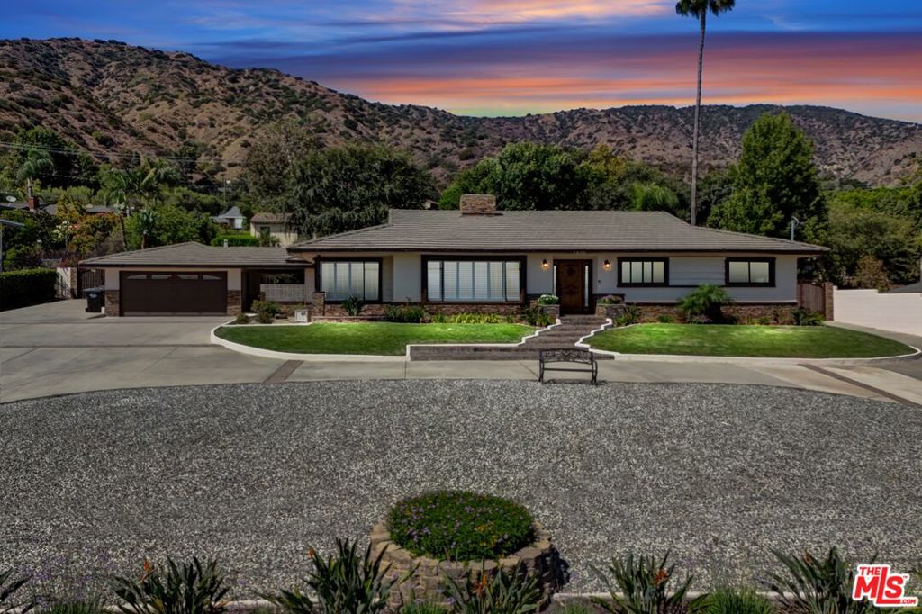 1025 W Sierra Madre Avenue