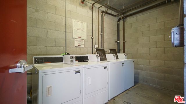 922 W 23Rd Street, Los Angeles CA: https://media.crmls.org/mediaz/3b3fec01-1260-4ca5-8476-eb6f8c0cffd5.jpg