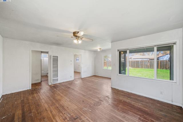 17472 Via Segundo, San Lorenzo CA: https://media.crmls.org/mediaz/3b3ff818-24a2-4cbc-97ba-8f7b603475d4.jpg