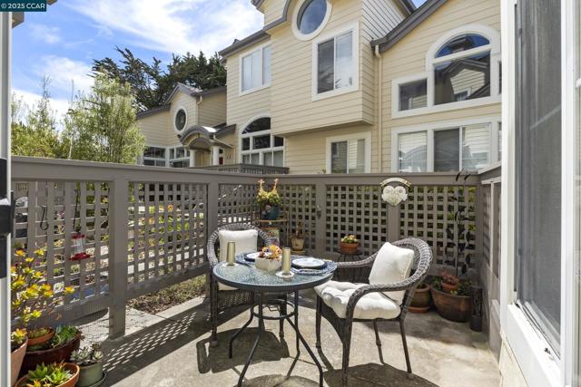 43 Patrick Way, Half Moon Bay CA: https://media.crmls.org/mediaz/3b40f293-6c3f-43fa-9167-e0d24c48deaf.jpg