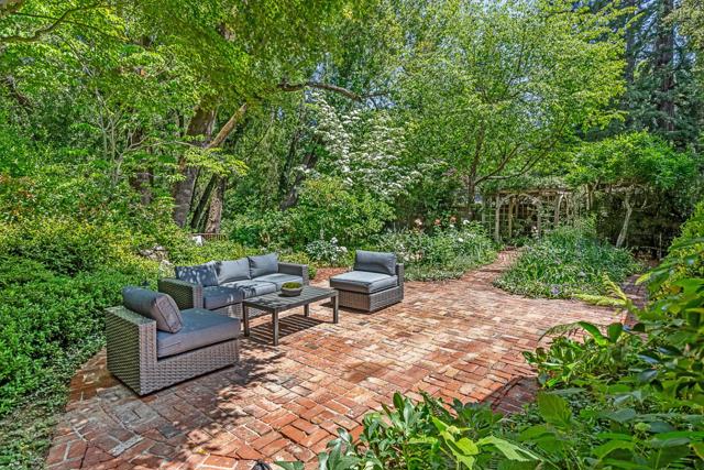 3 Wyndham Drive, Portola Valley CA: https://media.crmls.org/mediaz/3b411fb2-3c8a-4ebc-b80f-4b8eeeca0355.jpg