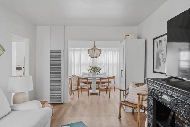 251 Orange Avenue, Coronado CA: https://media.crmls.org/mediaz/3b425868-03be-4cae-af71-1d70d54e6084.jpg