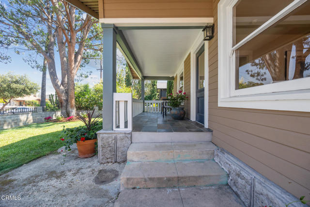 975 N Mentor Avenue, Pasadena CA: https://media.crmls.org/mediaz/3b42f959-7ec1-41bb-88a7-d1f9798ba2b8.jpg