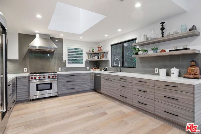 2164 Sunset Plaza Drive, Los Angeles CA: https://media.crmls.org/mediaz/3b431d78-dd86-4a3e-9f3f-6d7b7402ee27.jpg