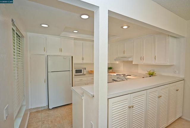 1316 Rockledge Ln, Walnut Creek CA: https://media.crmls.org/mediaz/3b436a2b-ff09-4e33-a1a0-32088a0e8546.jpg