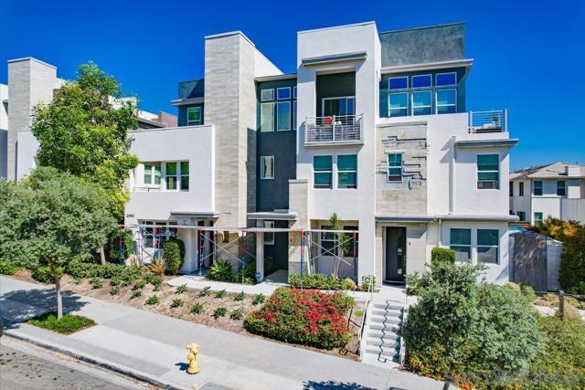 2092 Tango Loop, Chula Vista CA: https://media.crmls.org/mediaz/3b43fcf1-a47c-4596-ac12-45e3c24a1b5f.jpg