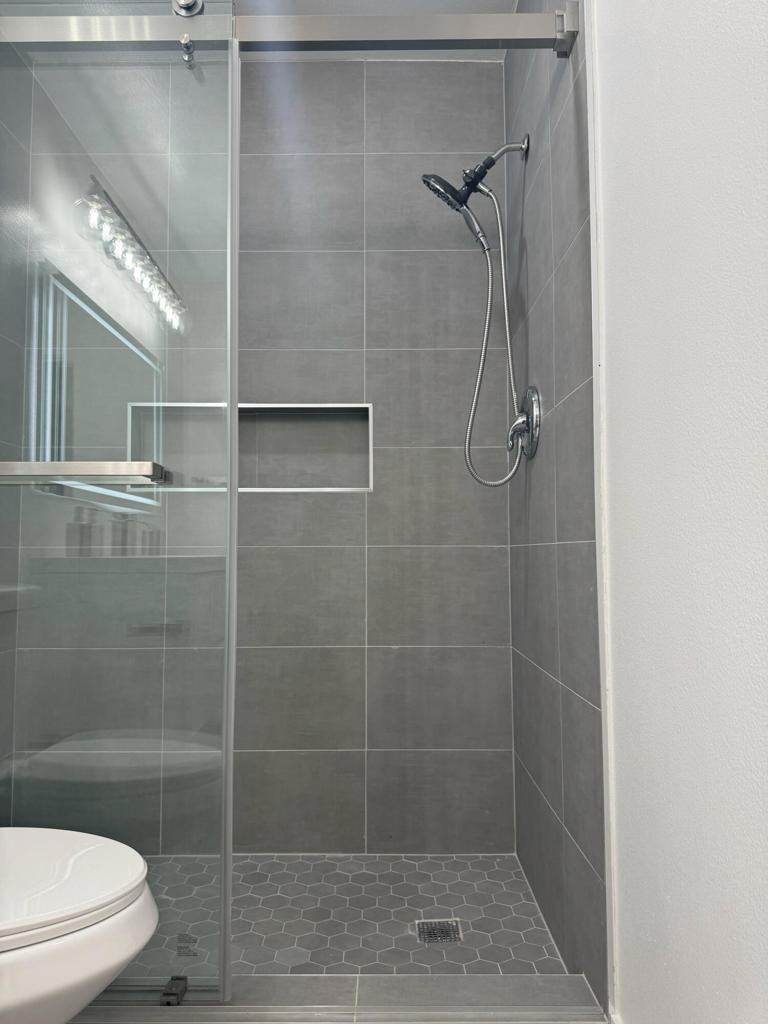 https://media.crmls.org/mediaz/3b44a7d0-e20b-4cad-9e26-23c07d802d19.jpg?preset=X-Large