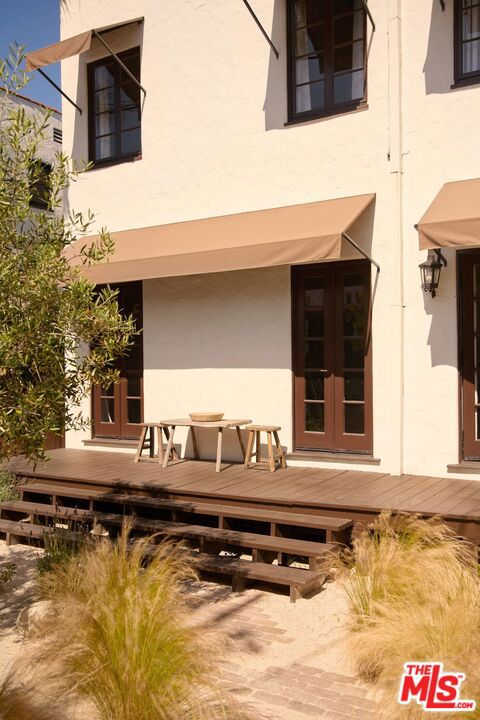 337 N Croft Avenue, Los Angeles CA: https://media.crmls.org/mediaz/3b44c8f9-c49f-402b-b572-dc2dc00de63f.jpg