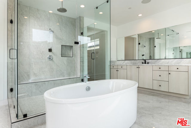 11770 N Hillsborough Lane, Porter Ranch CA: https://media.crmls.org/mediaz/3b454647-5e62-4ce4-8427-8987af999c39.jpg