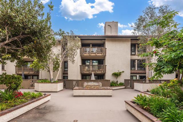 8515 Falmouth Avenue, Playa del Rey CA: https://media.crmls.org/mediaz/3b45a116-6f60-451e-be76-8c24f817e197.jpg