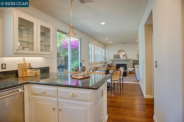 1409 Dumaine St, Concord CA: https://media.crmls.org/mediaz/3b46c043-1665-4ef8-a1c1-d96dfd6151b4.jpg