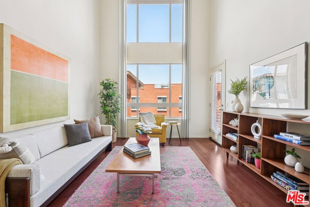 100 S Alameda Street #440