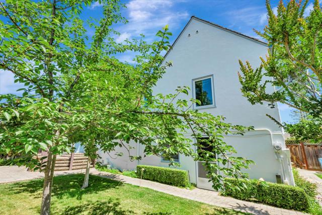 1690 Castilleja Avenue, Palo Alto CA: https://media.crmls.org/mediaz/3b47cd83-dfee-4867-80ec-6cc8121c3a48.jpg