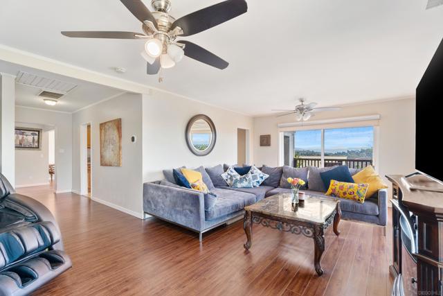 644 Eldorado Drive, Escondido CA: https://media.crmls.org/mediaz/3b47d6eb-3b6a-4249-a5e1-1e2ab29a8ee4.jpg