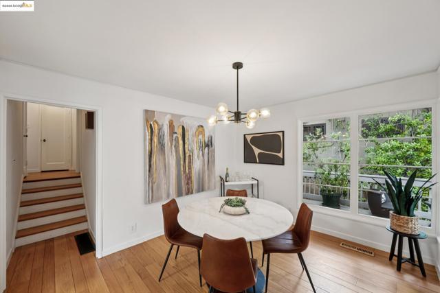 679 Mandana Blvd, Oakland CA: https://media.crmls.org/mediaz/3b47dae6-3248-4d36-8c87-ebefd404fbde.jpg