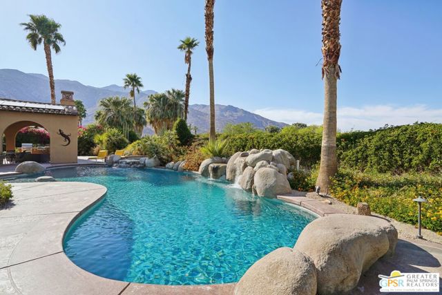 1070 Bella Vista, Palm Springs CA: https://media.crmls.org/mediaz/3b480fb7-344d-453d-bd18-8518dc37f5ca.jpg