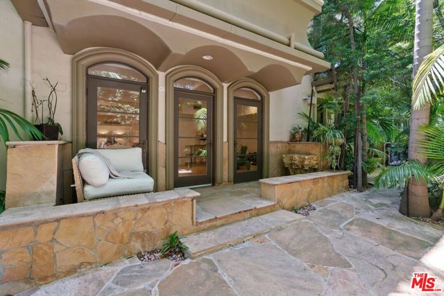 10795 Wilshire Boulevard, Los Angeles CA: https://media.crmls.org/mediaz/3b481439-1dab-4348-b24d-80edd6e59945.jpg