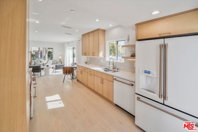2021 Idaho Avenue, Santa Monica CA: https://media.crmls.org/mediaz/3b48a573-8f8c-4746-9ff0-a01bf5044406.jpg