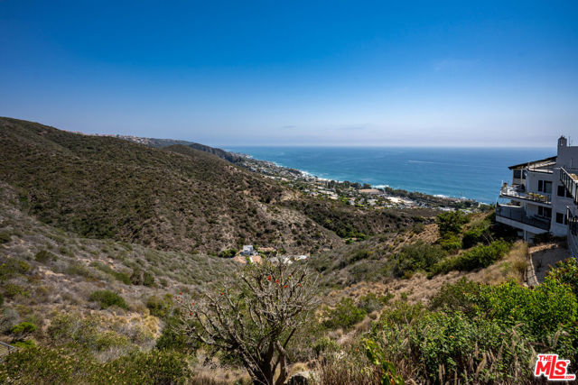 791 Nyes Place, Laguna Beach CA: https://media.crmls.org/mediaz/3b4915d1-bfd7-4e45-9301-ba9a20333090.jpg