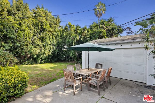 3032 Oakhurst Avenue, Los Angeles CA: https://media.crmls.org/mediaz/3b498c53-1602-4570-8709-263edf8754eb.jpg