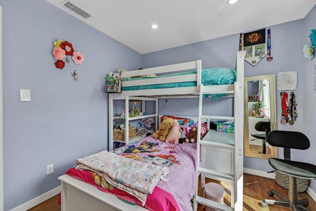 1324 Linda Mar Boulevard, Pacifica CA: https://media.crmls.org/mediaz/3b49c932-8c70-4c12-880b-a5b99d486552.jpg