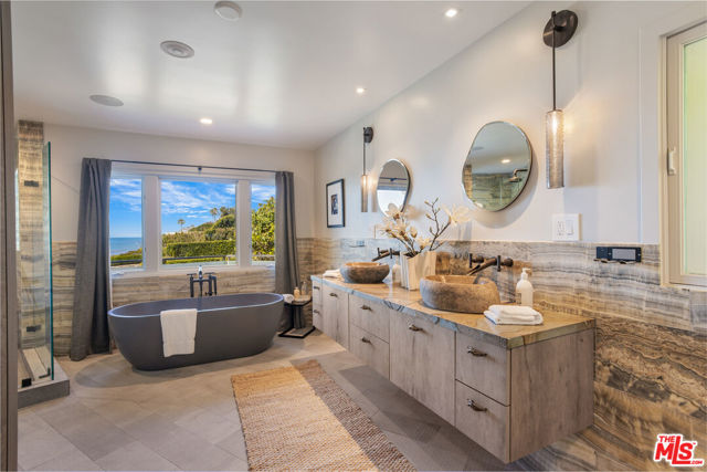 31558 Victoria Point Road, Malibu, California 90265, 4 Bedrooms Bedrooms, ,4 BathroomsBathrooms,Single Family Residence,For Sale,Victoria Point,24414895