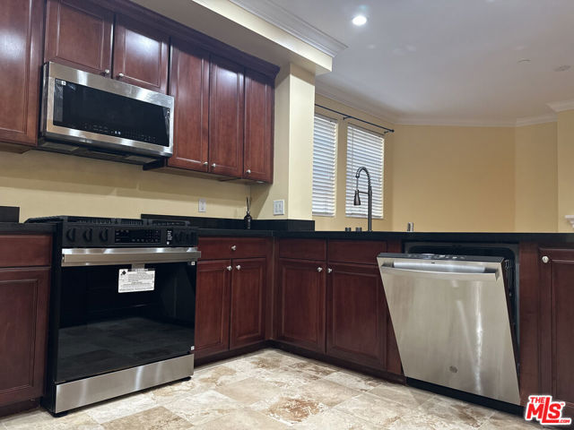 122 N Clark Drive, West Hollywood CA: https://media.crmls.org/mediaz/3b4a4c4b-d821-4544-b047-ac6c76f20ffe.jpg