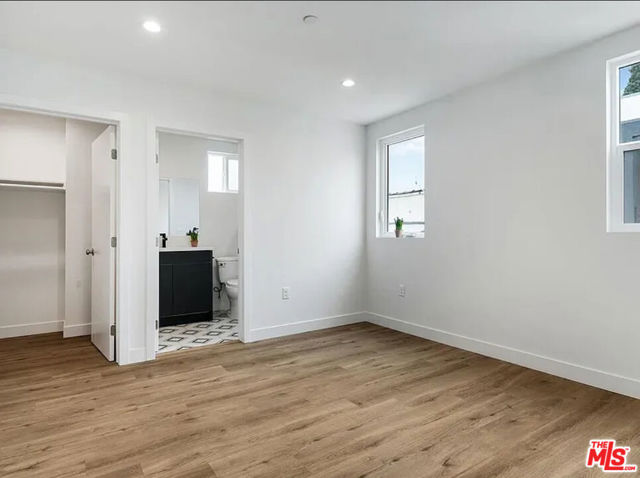 334 1/2 N Alexandria, Los Angeles CA: https://media.crmls.org/mediaz/3b4a795d-7b60-4883-8c5a-7a0299d71839.jpg